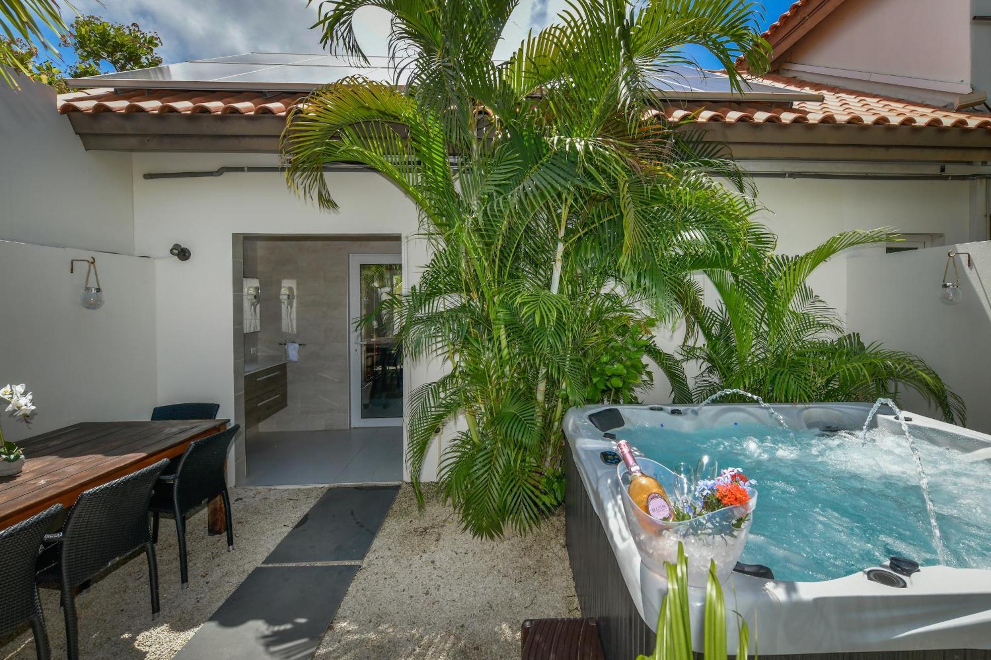 Boutique Hotel Swiss Paradise Aruba Villas And Suites Palm Beach Exterior photo