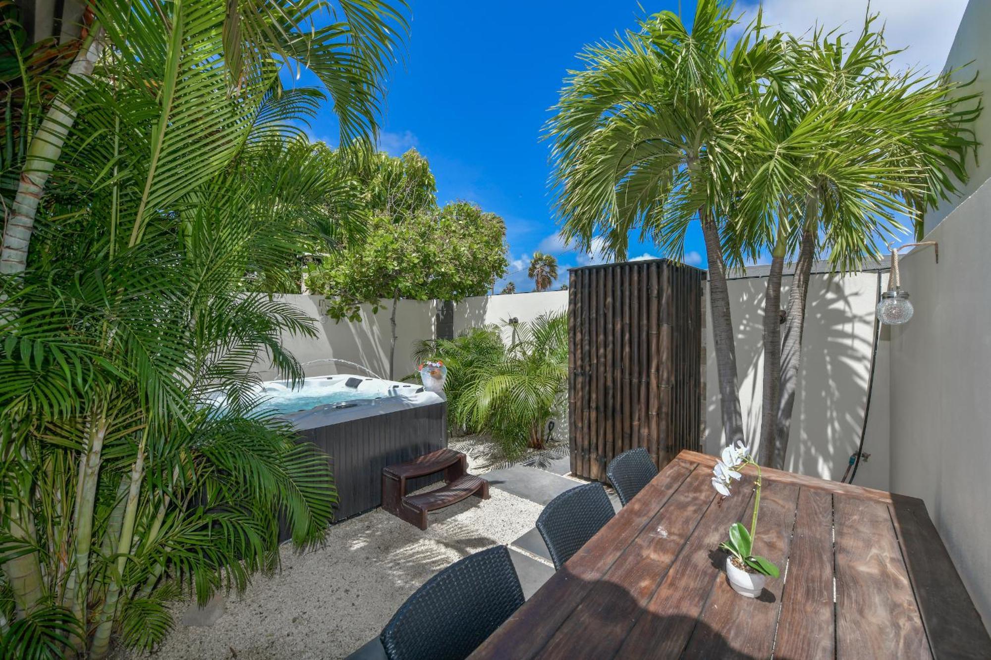 Boutique Hotel Swiss Paradise Aruba Villas And Suites Palm Beach Exterior photo