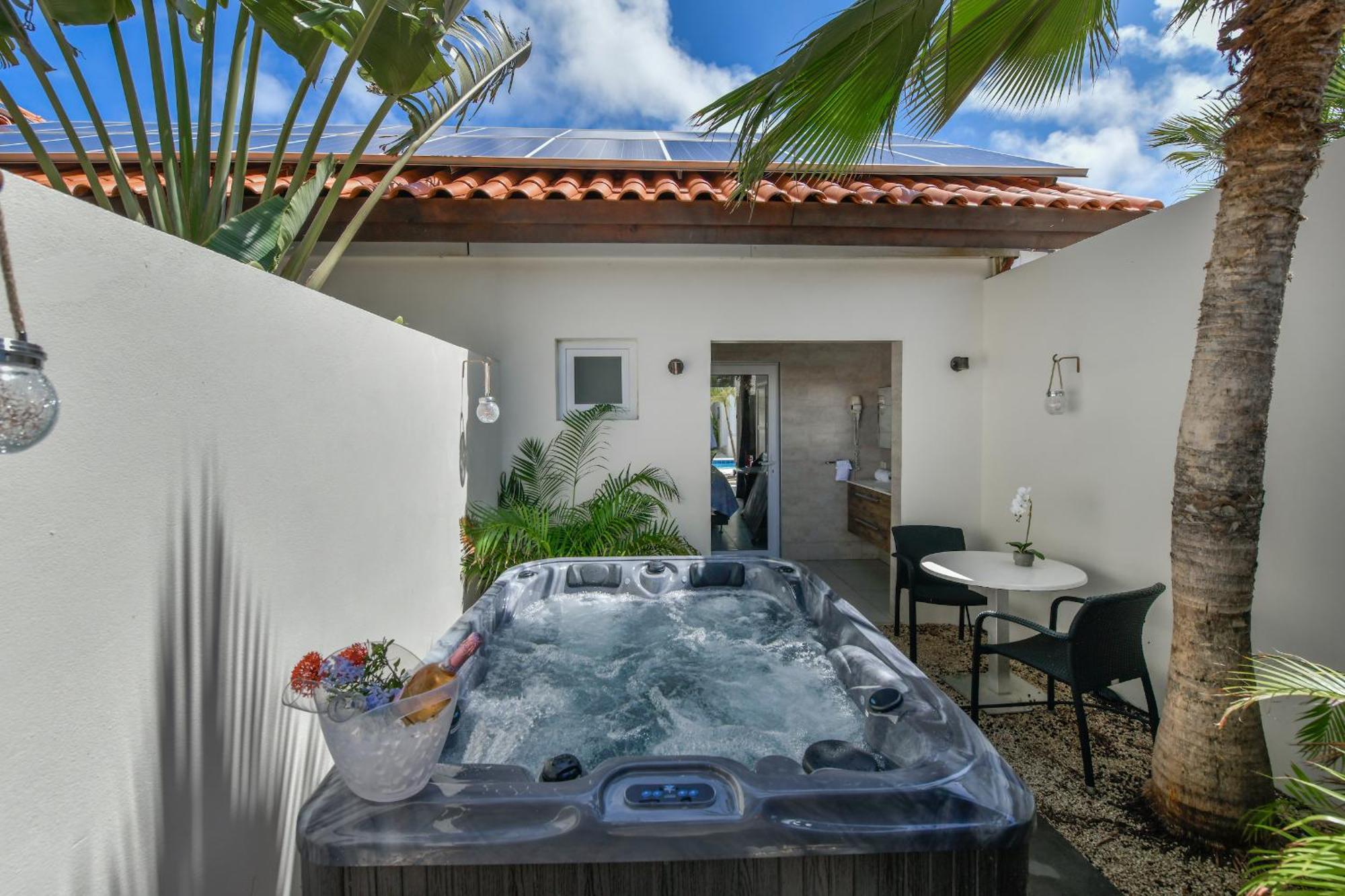 Boutique Hotel Swiss Paradise Aruba Villas And Suites Palm Beach Exterior photo